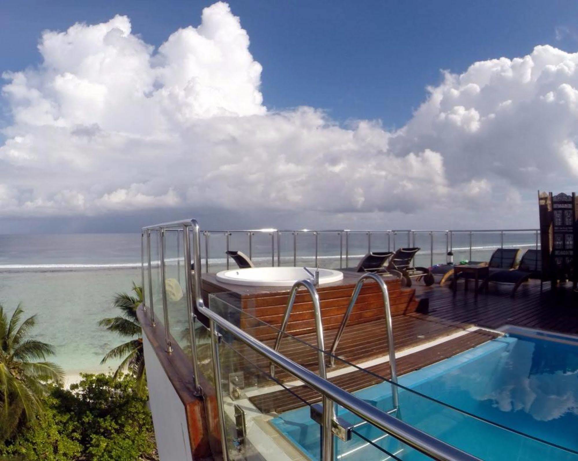 Airport Beach Hotel Hulhumalé Eksteriør billede